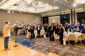 浦上博充関西北海道クラブ会長のご発声で乾杯